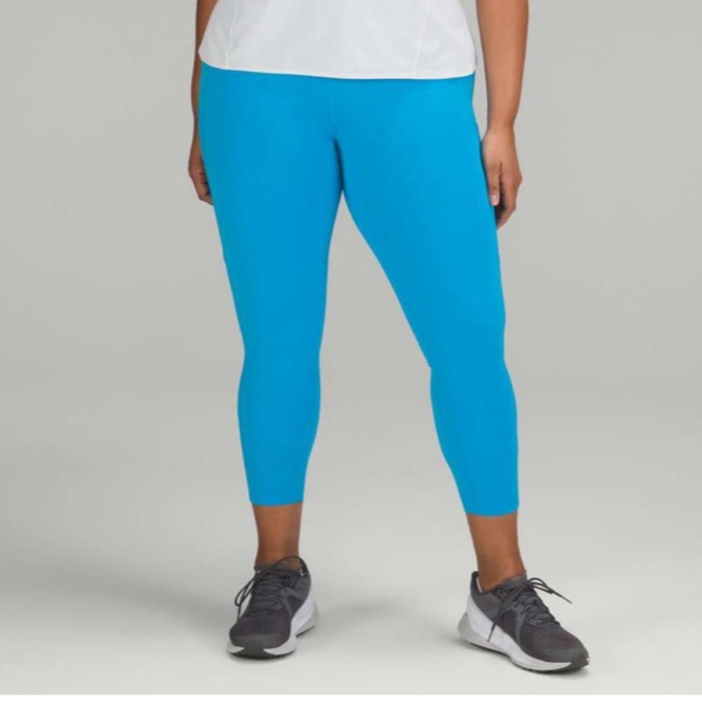 Lululemon Fast and Free High-Rise Tight 25"  Neon Wash🔥
Azure Size 6